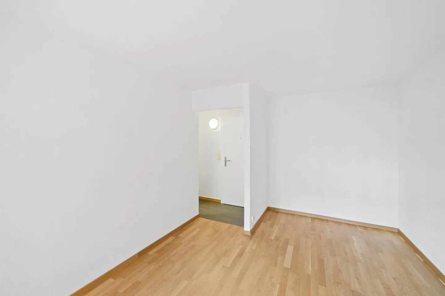 Appartement simple dans un emplacement central - Photo 3 sur 7