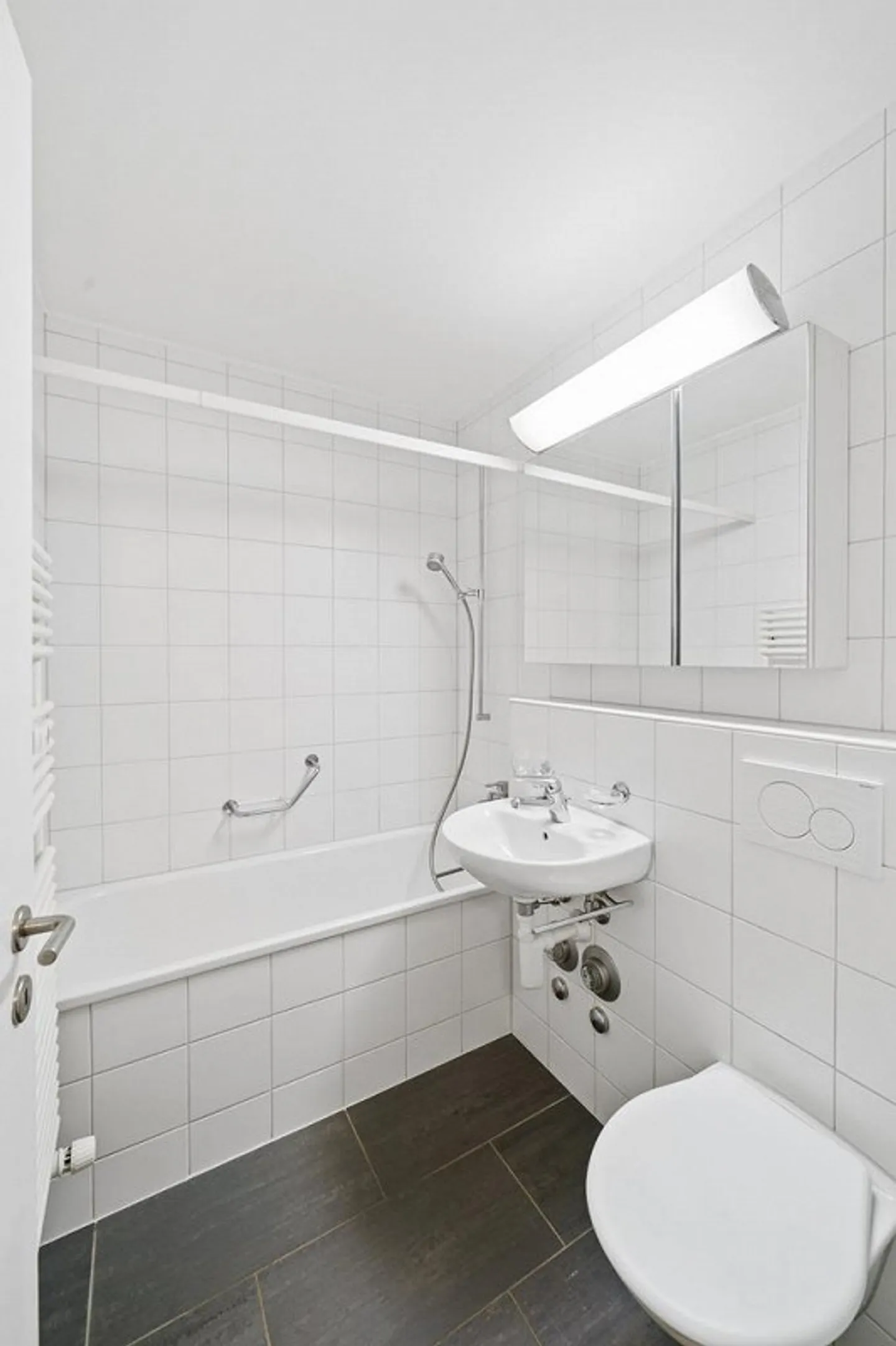 Appartement simple dans un emplacement central - Photo 6 sur 7