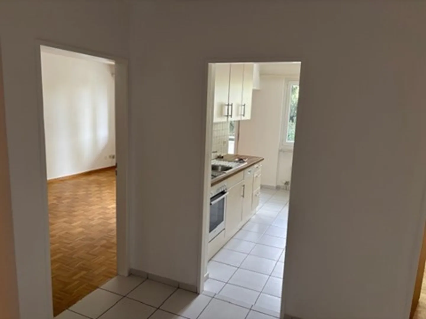 3.5 Room Apartment - Photo 2 of 6