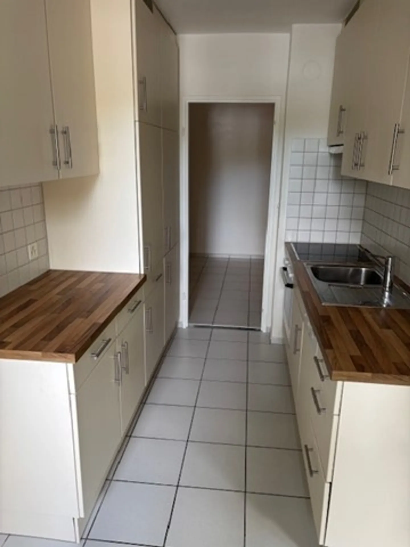 3.5 Room Apartment - Photo 3 of 6