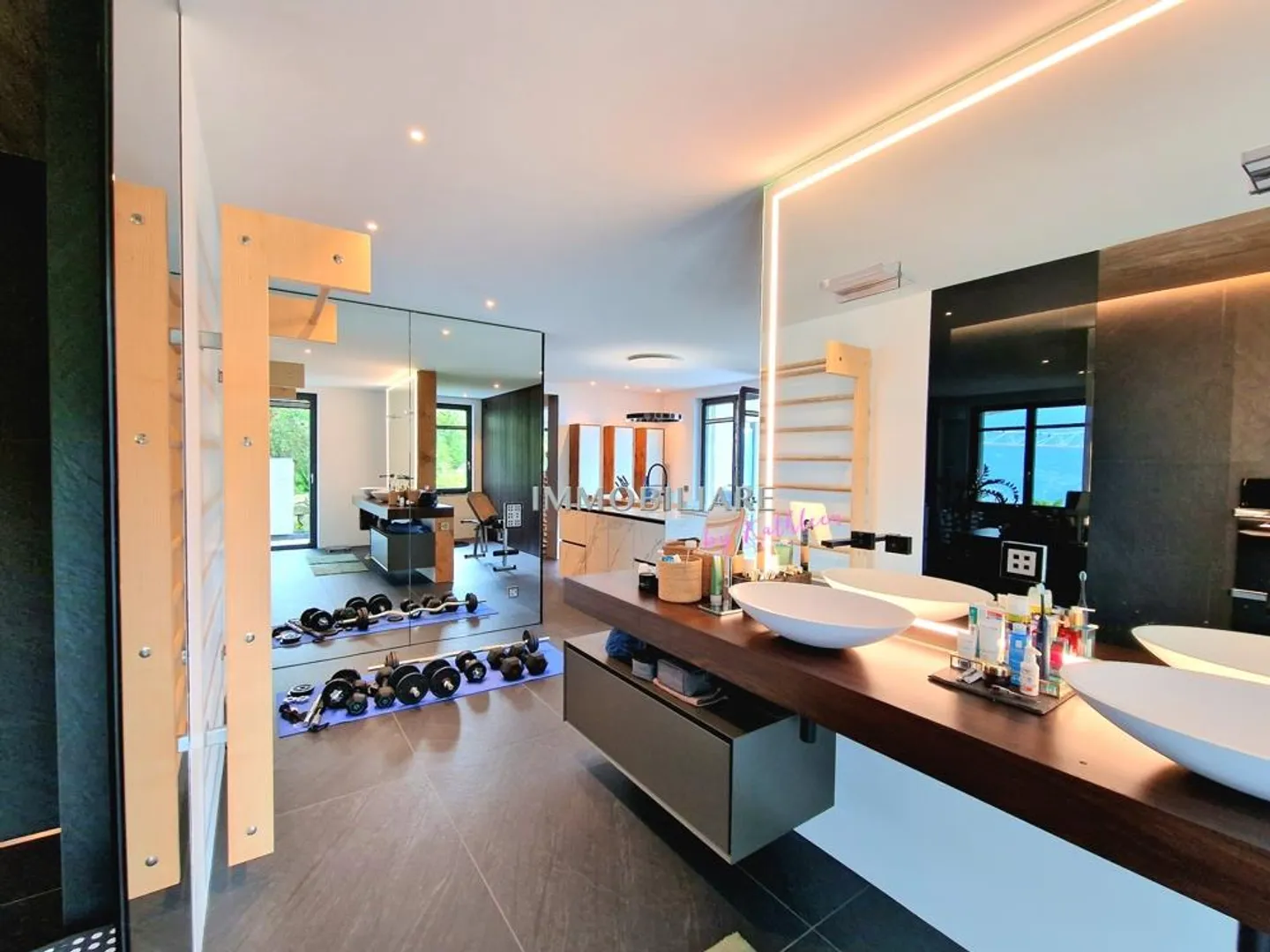 Modern villa with wonderful lake view, pool and sustainable technology - Photo 14 of 18