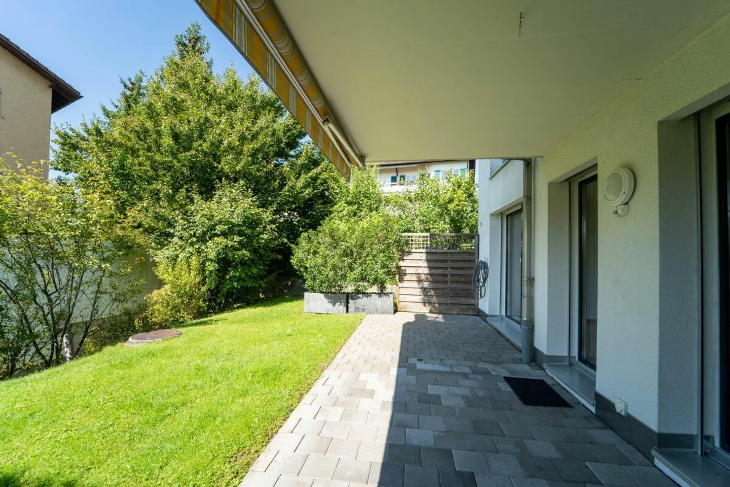 Ampio appartamento giardino di 3,5 locali con comfort moderno - Foto 2 di 14