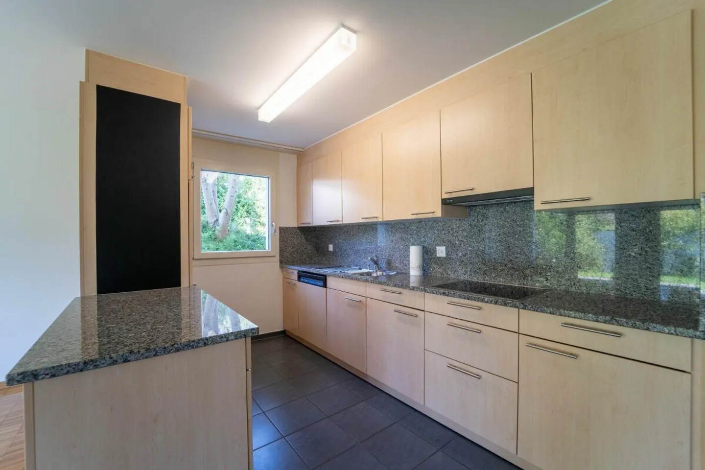 Ampio appartamento giardino di 3,5 locali con comfort moderno - Foto 3 di 14