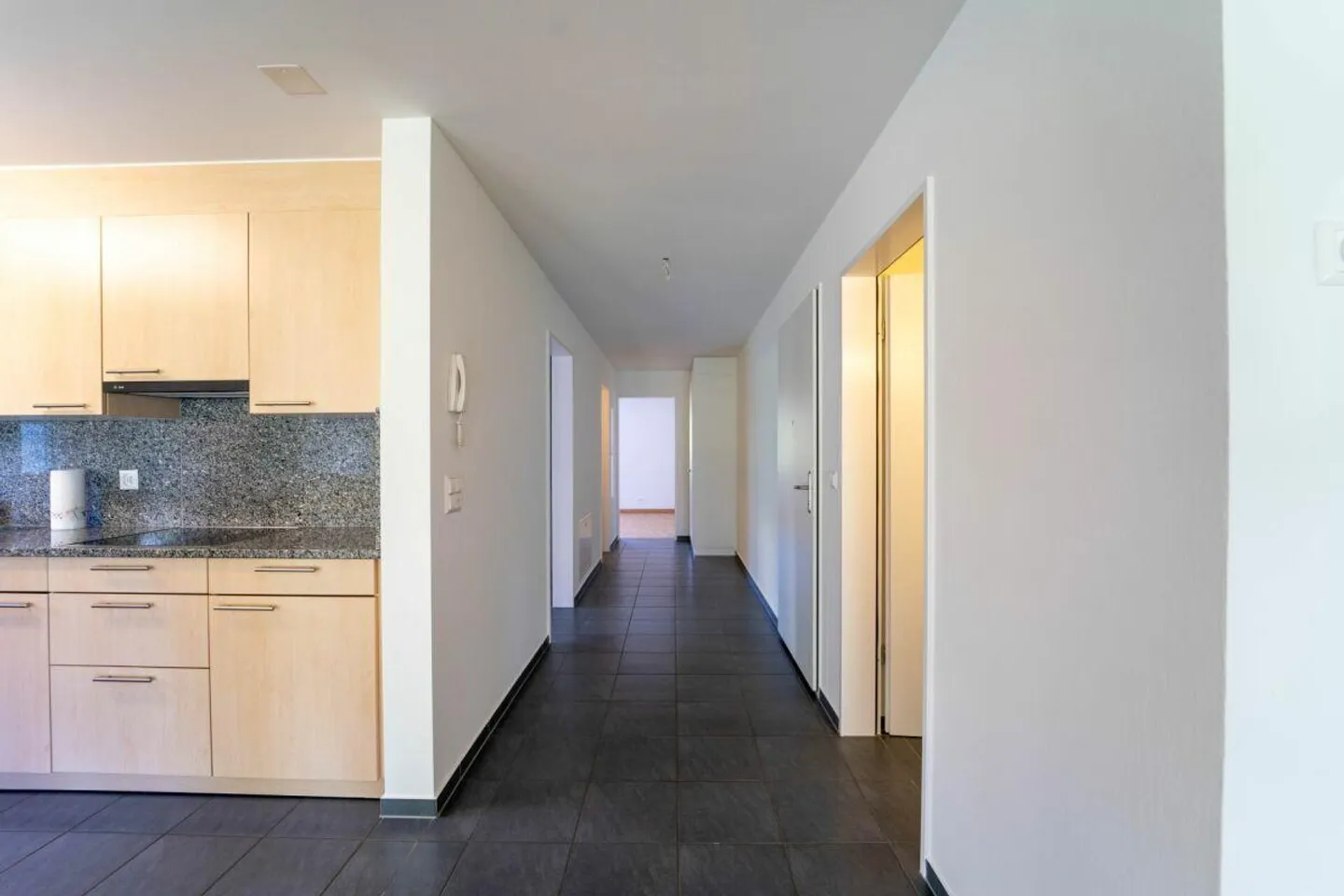 Ampio appartamento giardino di 3,5 locali con comfort moderno - Foto 4 di 14
