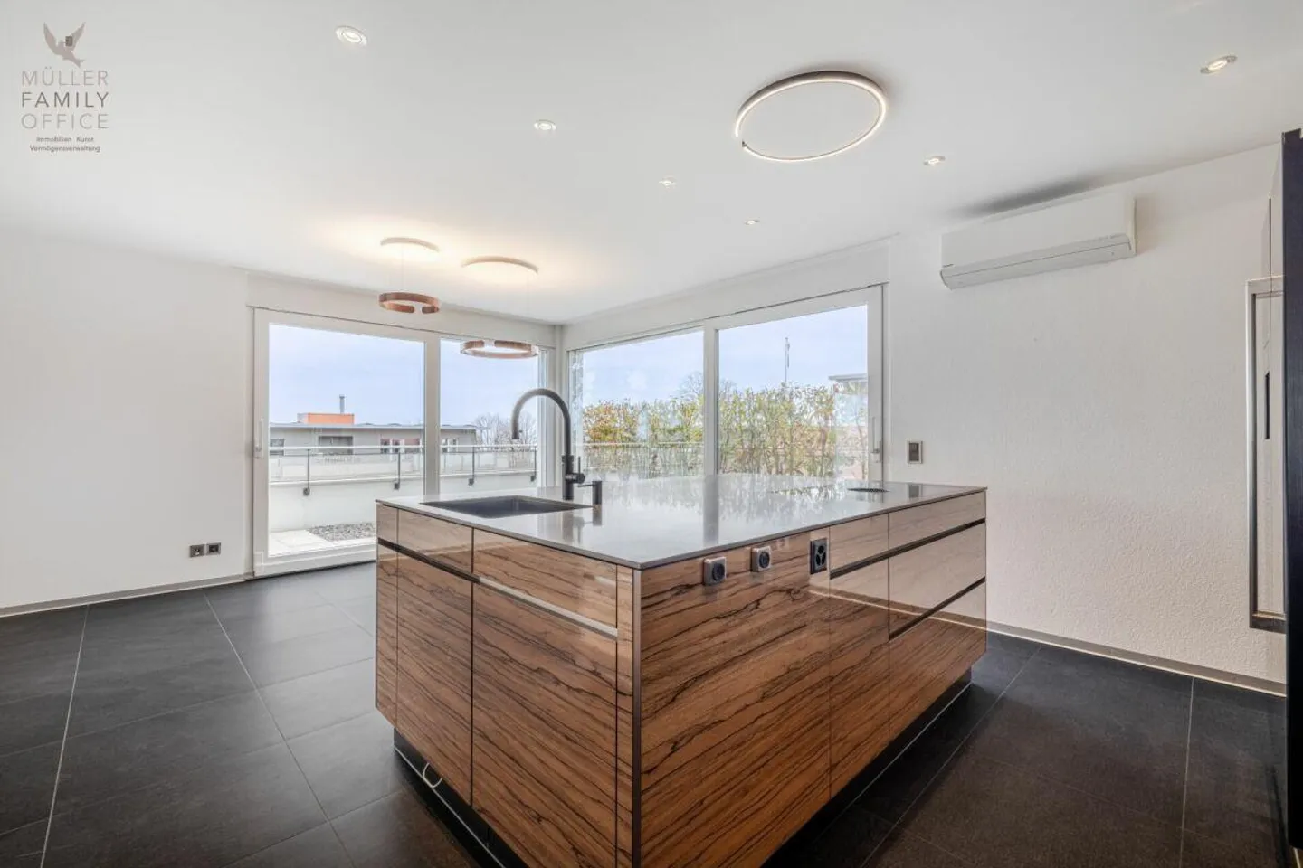 Eleganza tranquilla con vista - Appartamento attico di 5 1/2 stanze con vista sul Lago di Costanza - Foto 8 di 13