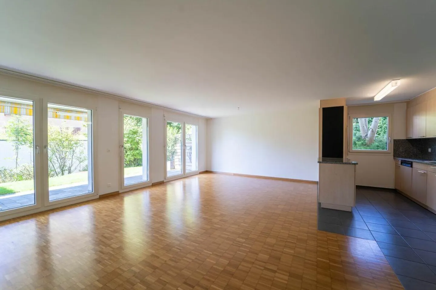 Ampio appartamento giardino di 3,5 locali con comfort moderno - Foto 5 di 14