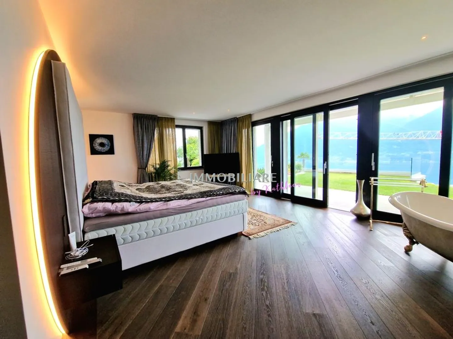 Modern villa with wonderful lake view, pool and sustainable technology - Photo 15 of 18