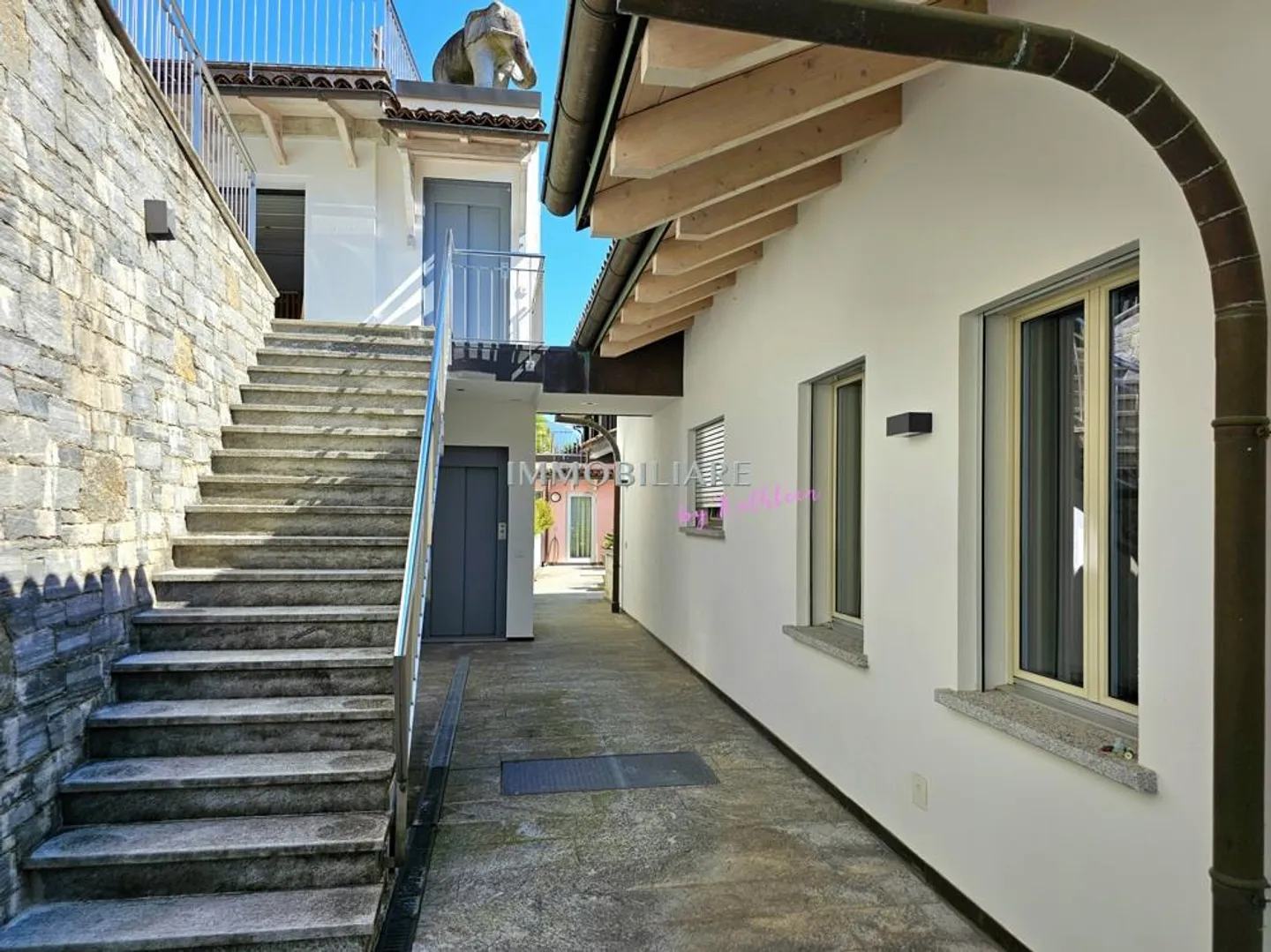 Modern villa with wonderful lake view, pool and sustainable technology - Photo 17 of 18