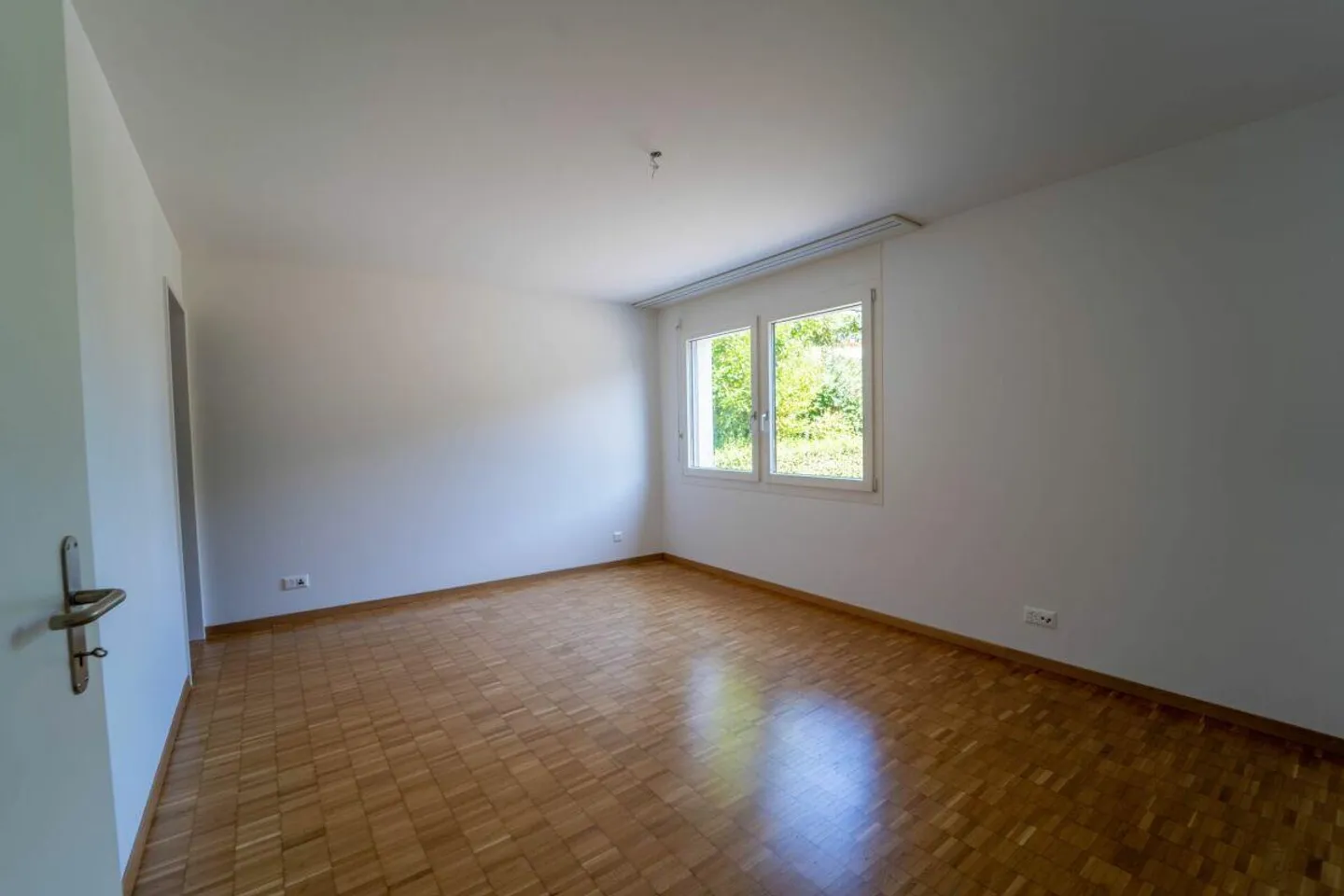 Ampio appartamento giardino di 3,5 locali con comfort moderno - Foto 9 di 14
