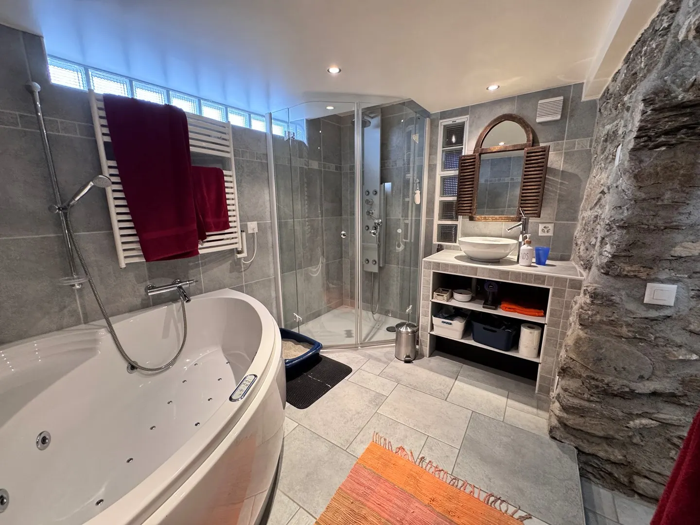 Charming Renovated Townhouse - Photo 8 of 18