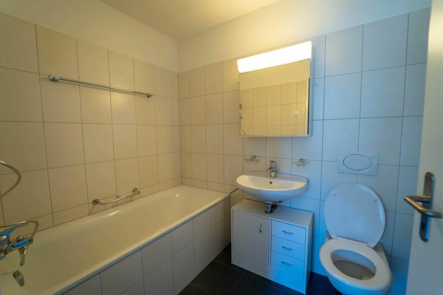 Ampio appartamento giardino di 3,5 locali con comfort moderno - Foto 11 di 14