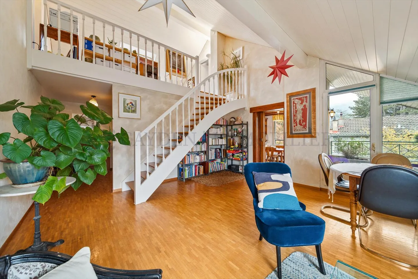 Incantevole duplex di 7 stanze all'ultimo piano - Foto 4 di 6