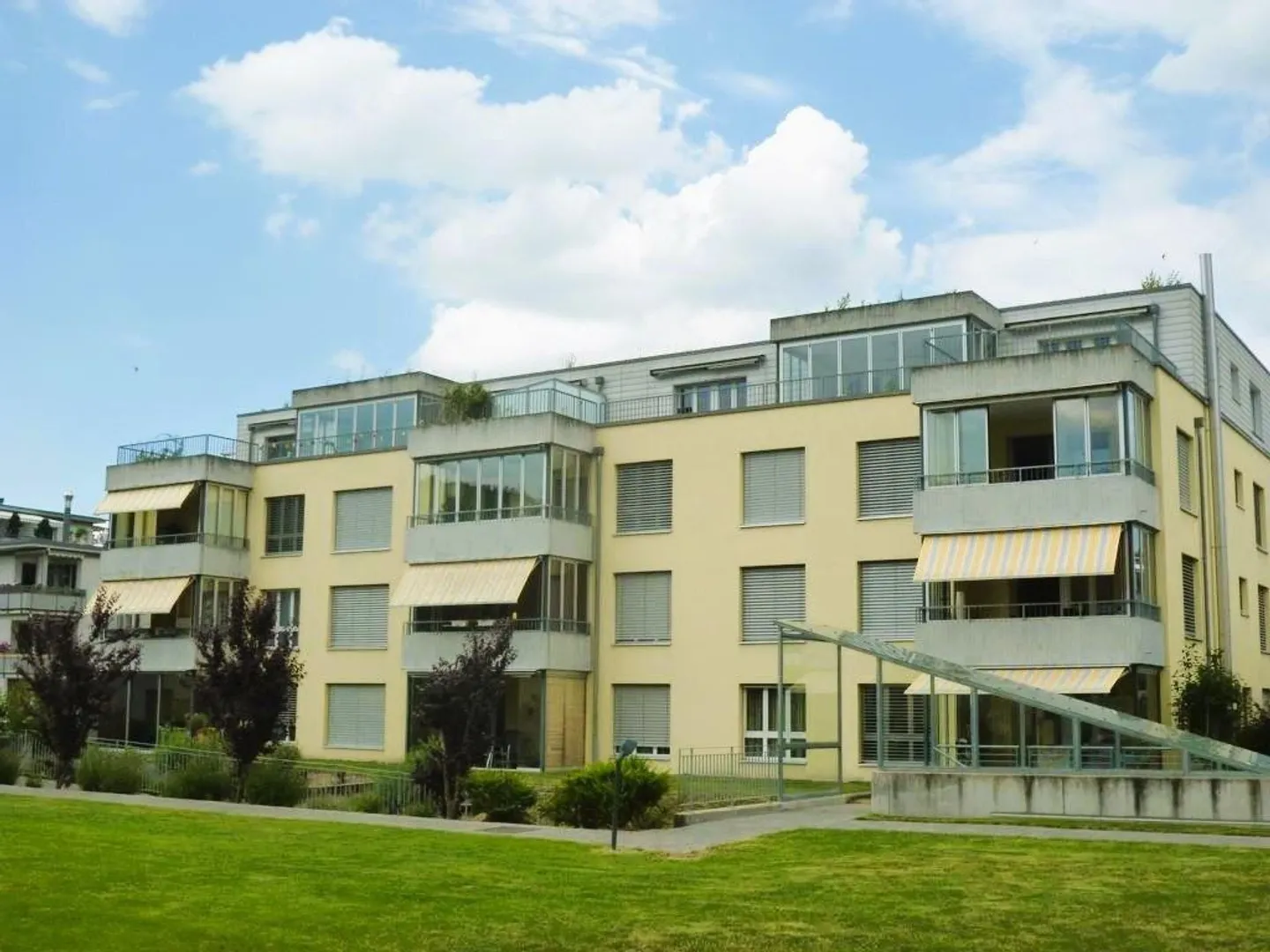 Appartamento moderno di 5,5 stanze - ideale per famiglie - Foto 1 di 8