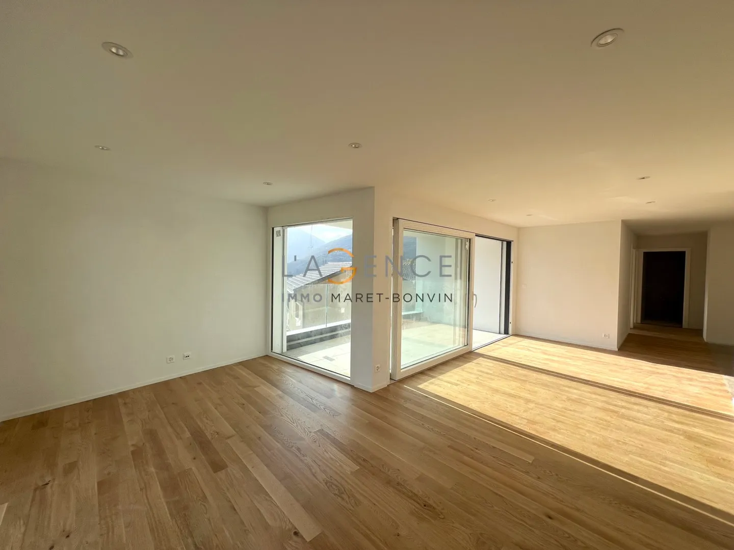 APPARTEMENT NEUF AVEC VUE PANORAMIQUE DE 4,5 PCES - SIGNESE - Photo 2 sur 8