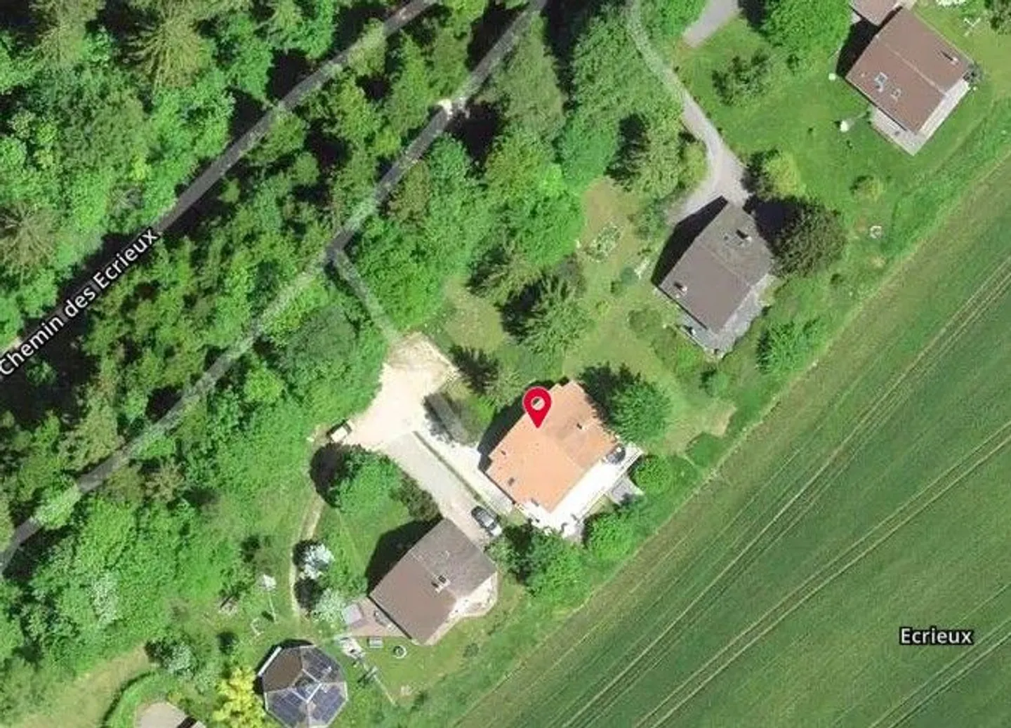 Einzelvilla mit Garten und Wald - Foto 1 von 12