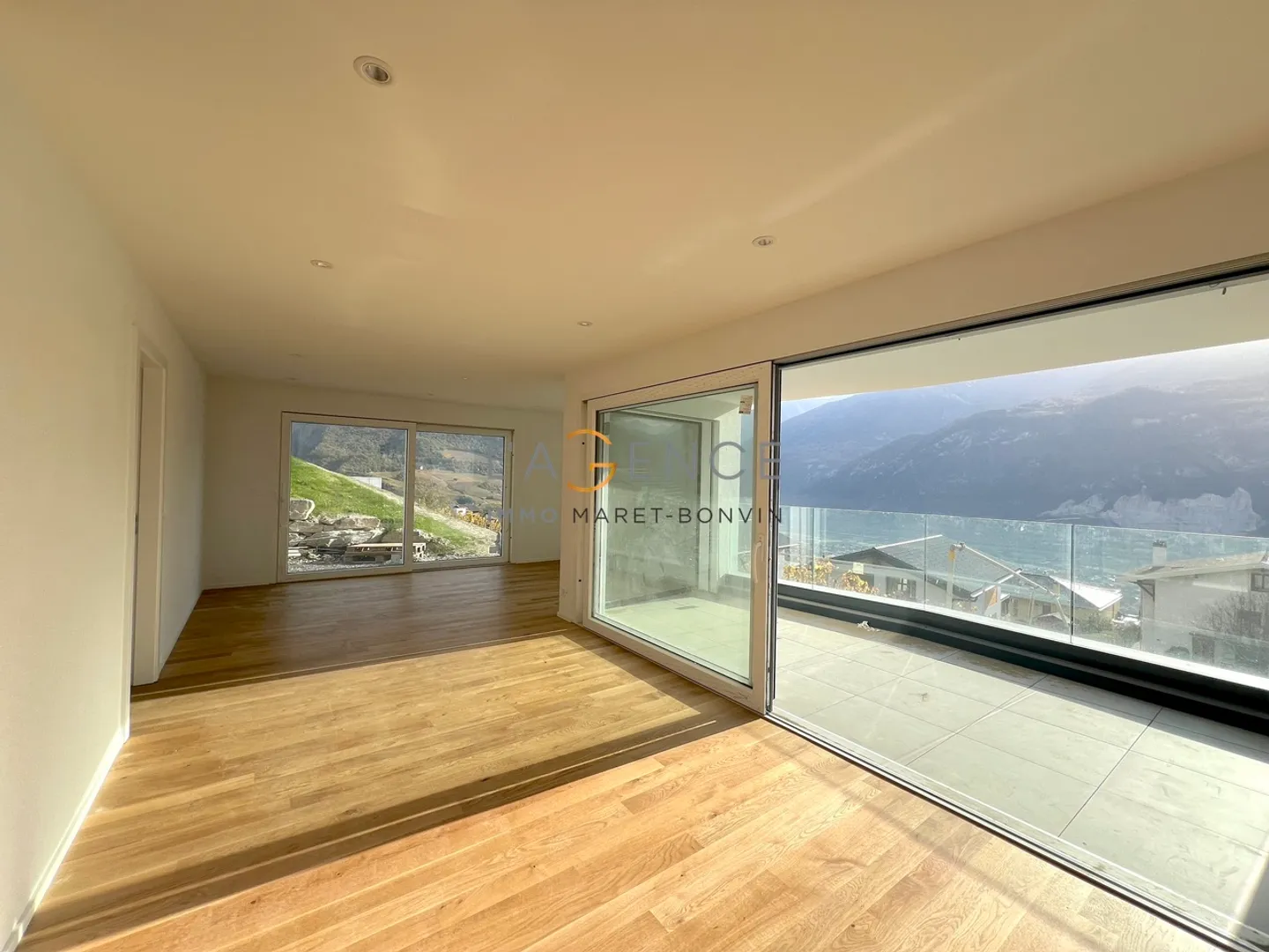 APPARTEMENT NEUF AVEC VUE PANORAMIQUE DE 4,5 PCES - SIGNESE - Photo 1 sur 8