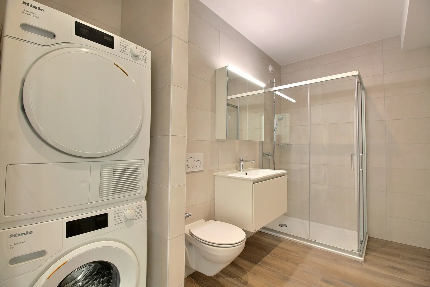 Charmanter Apartment mit 2.5 Zimmern im Erdgeschoss! - Photo 2 sur 5