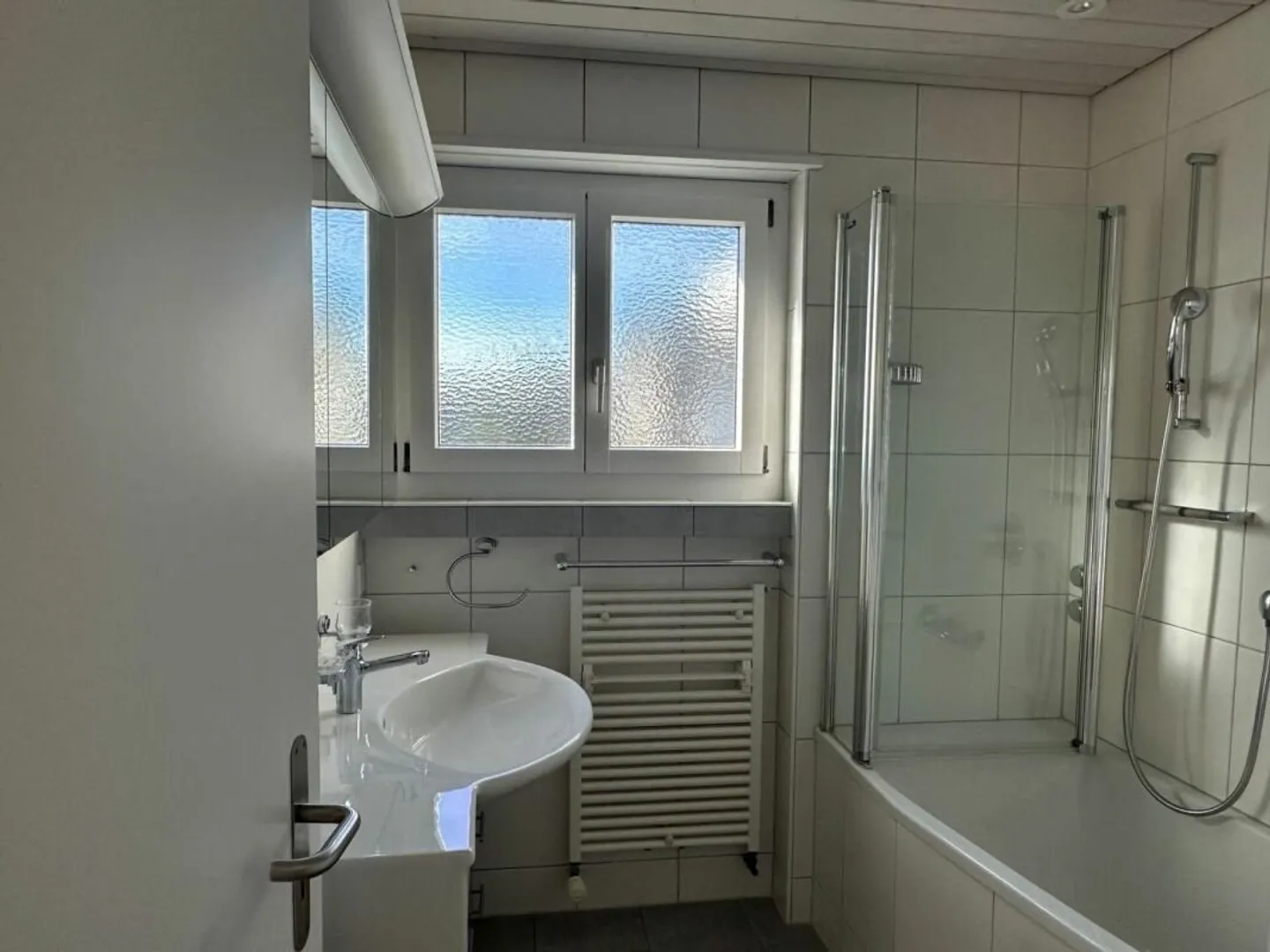 Frisch renovierte Wohnung mit herrlichem Ausblick - Foto 7 von 13