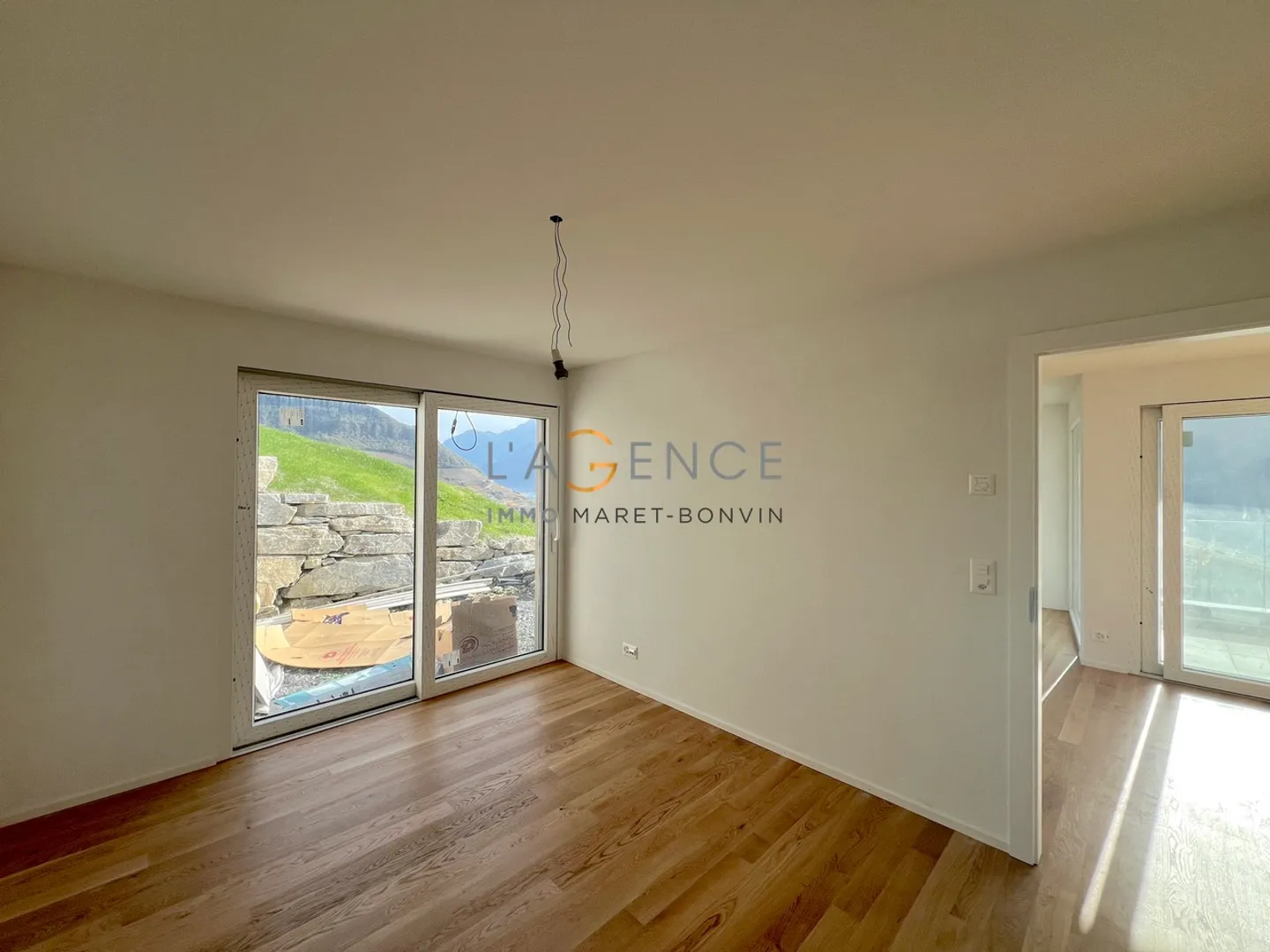 APPARTEMENT NEUF AVEC VUE PANORAMIQUE DE 4,5 PCES - SIGNESE - Photo 3 sur 8