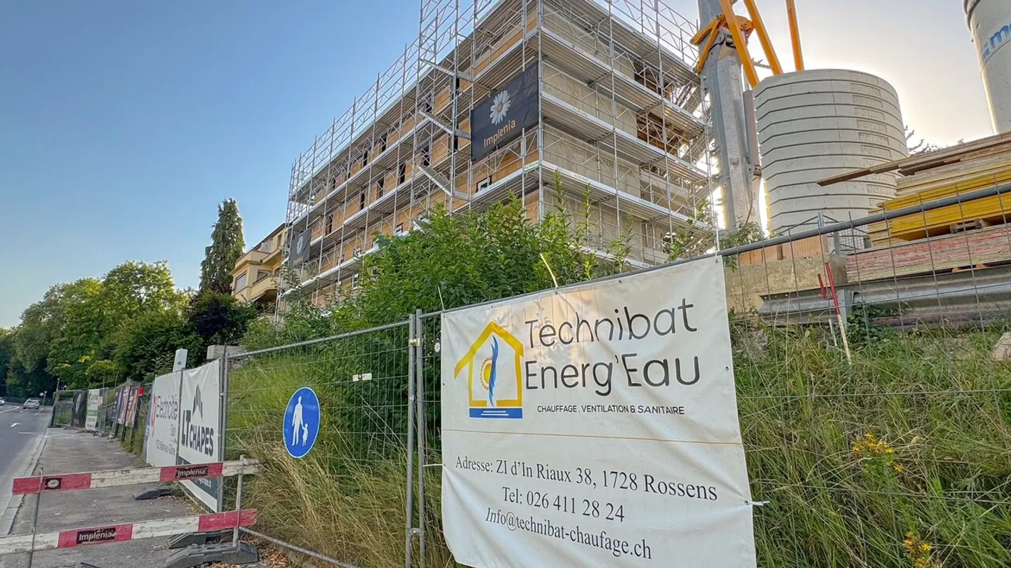 NEW 3.5 ROOM APARTMENT WITH LOGGIA, NEAR THE FRIBOURG TRAIN STATION - Photo 2 of 2