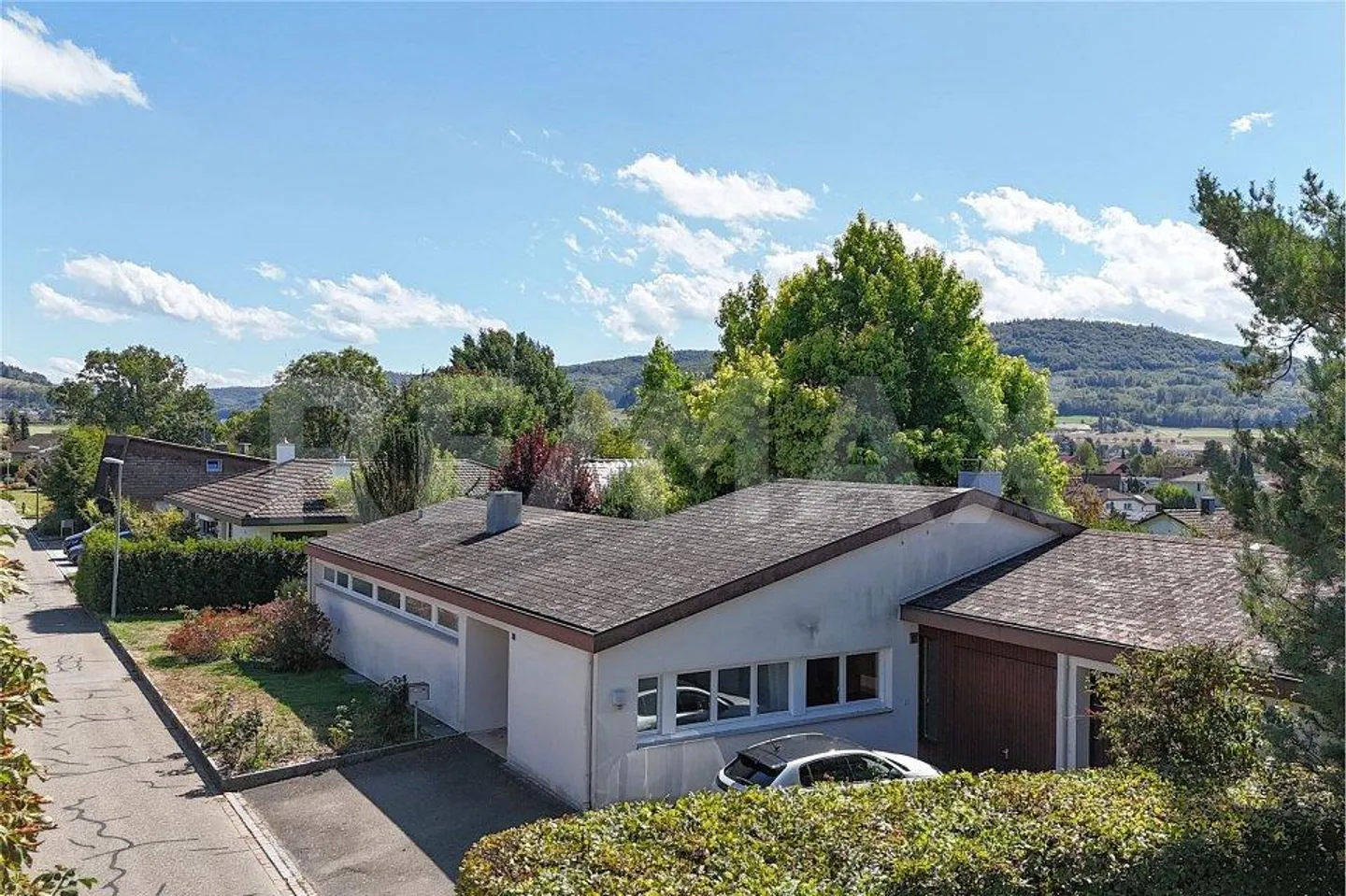 A Home with a View: Bungalow with an Apartment for Sale in Möhlin - Photo 1 of 13