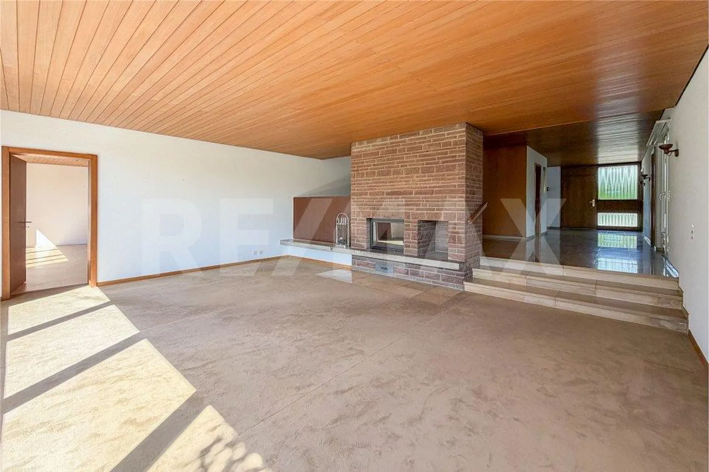 A Home with a View: Bungalow with an Apartment for Sale in Möhlin - Photo 2 of 13