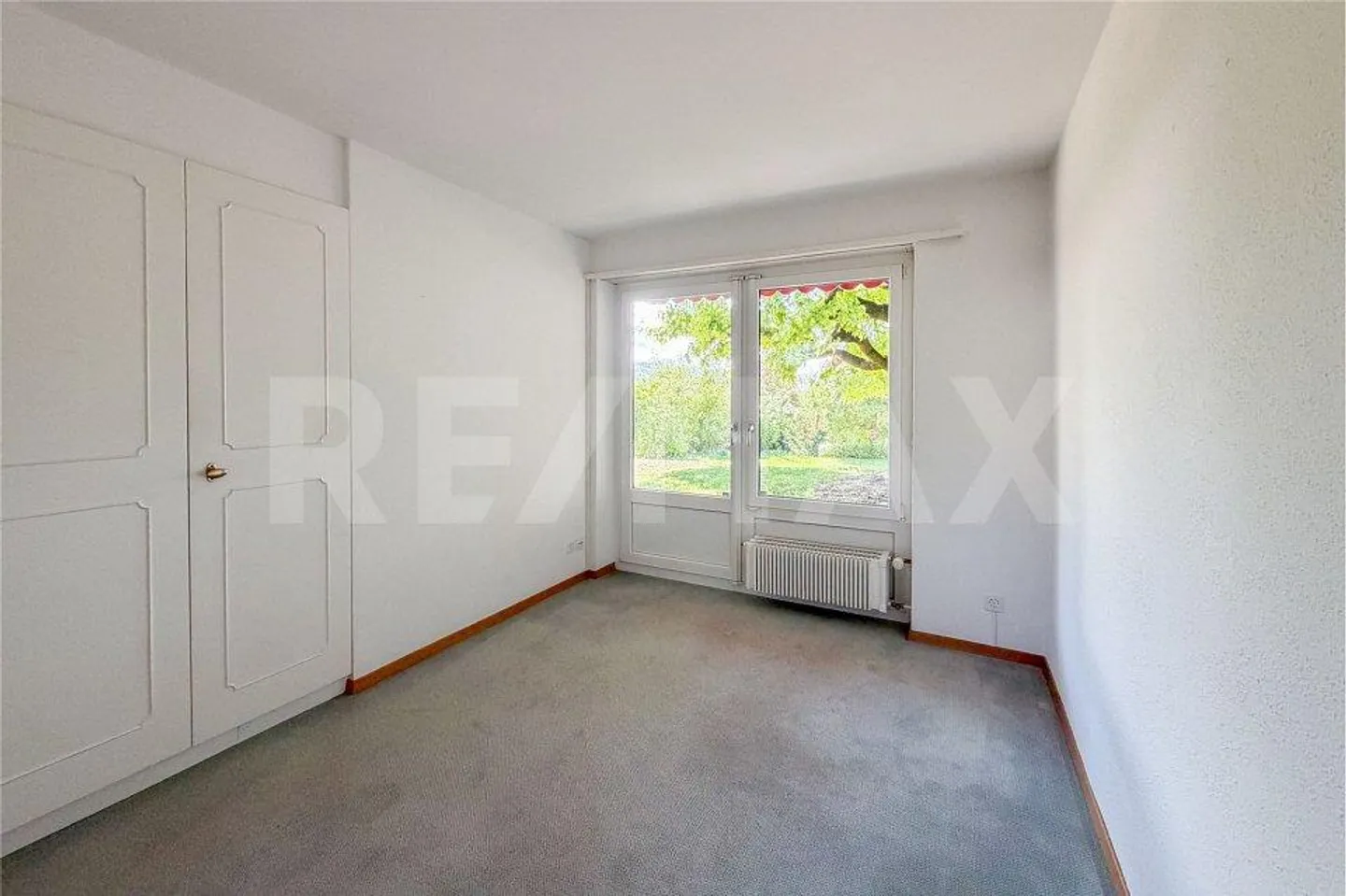 A Home with a View: Bungalow with an Apartment for Sale in Möhlin - Photo 12 of 13