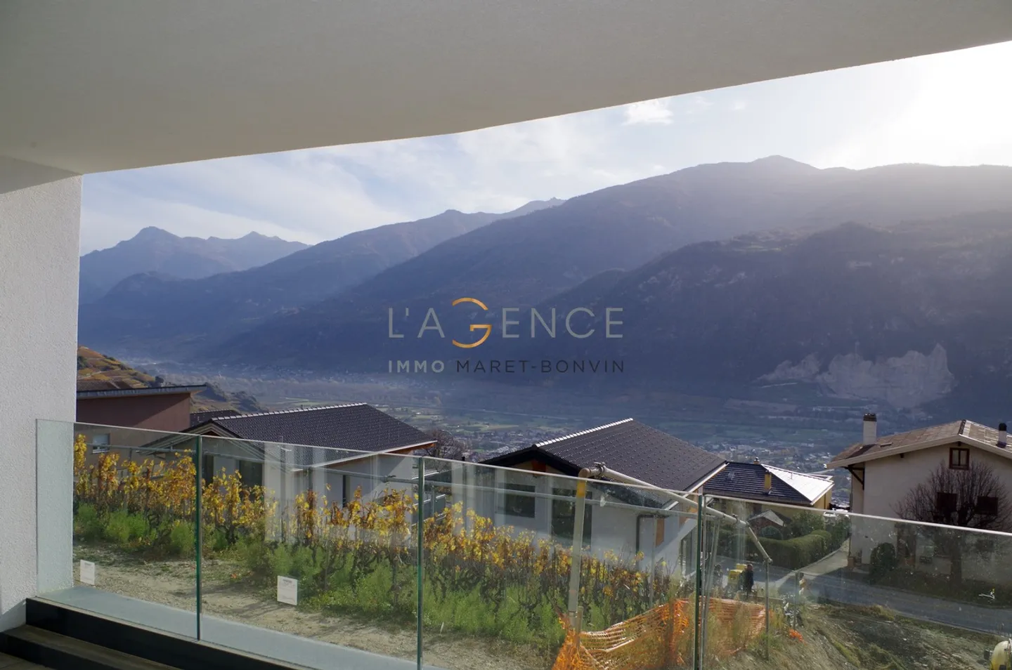 APPARTEMENT NEUF AVEC VUE PANORAMIQUE DE 4,5 PCES - SIGNESE - Photo 6 sur 8