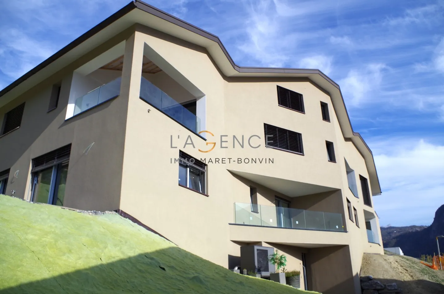 APPARTEMENT NEUF AVEC VUE PANORAMIQUE DE 4,5 PCES - SIGNESE - Photo 7 sur 8