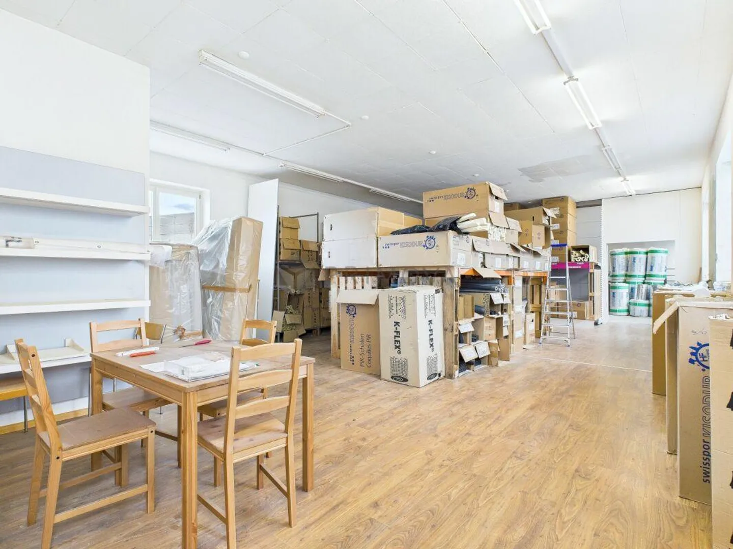 Profitez de 320m² d'espace commercial dans le meilleur emplacement portuaire pour un... - Photo 7 sur 9