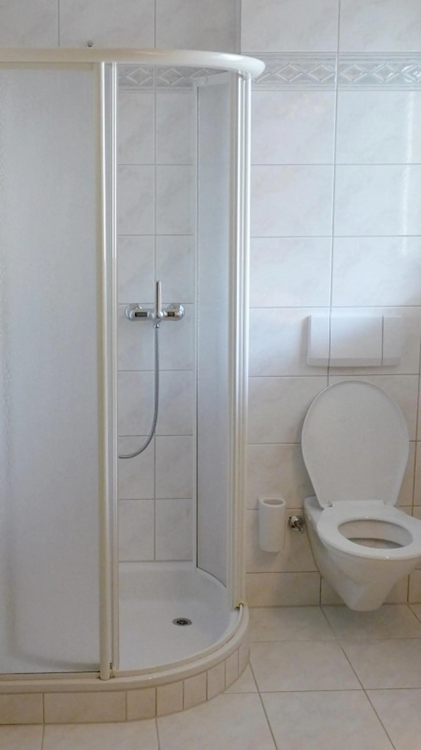 Casa bifamiliare di 5½ stanze con vista mozzafiato sulle montagne a Morschach - Foto 15 di 24