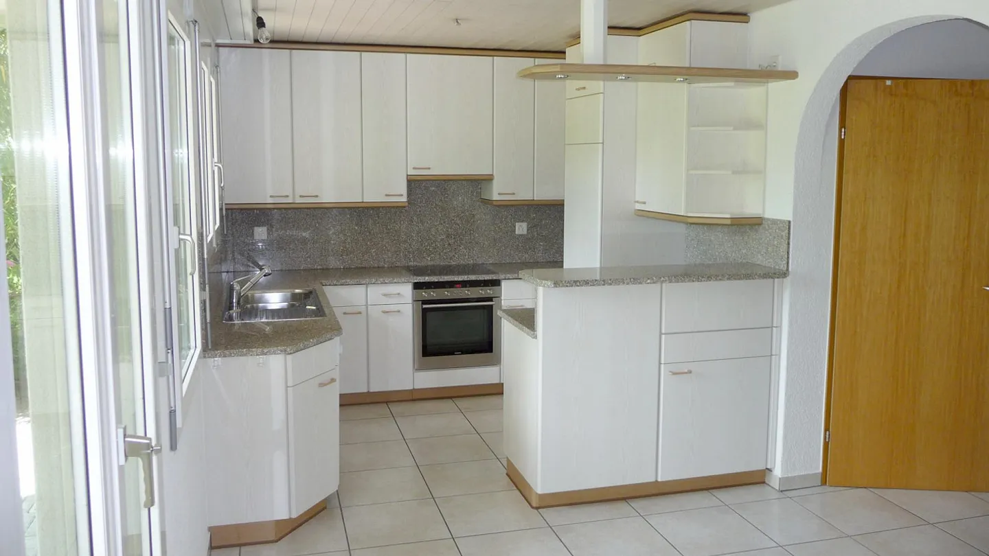 Casa bifamiliare di 5½ stanze con vista mozzafiato sulle montagne a Morschach - Foto 17 di 24