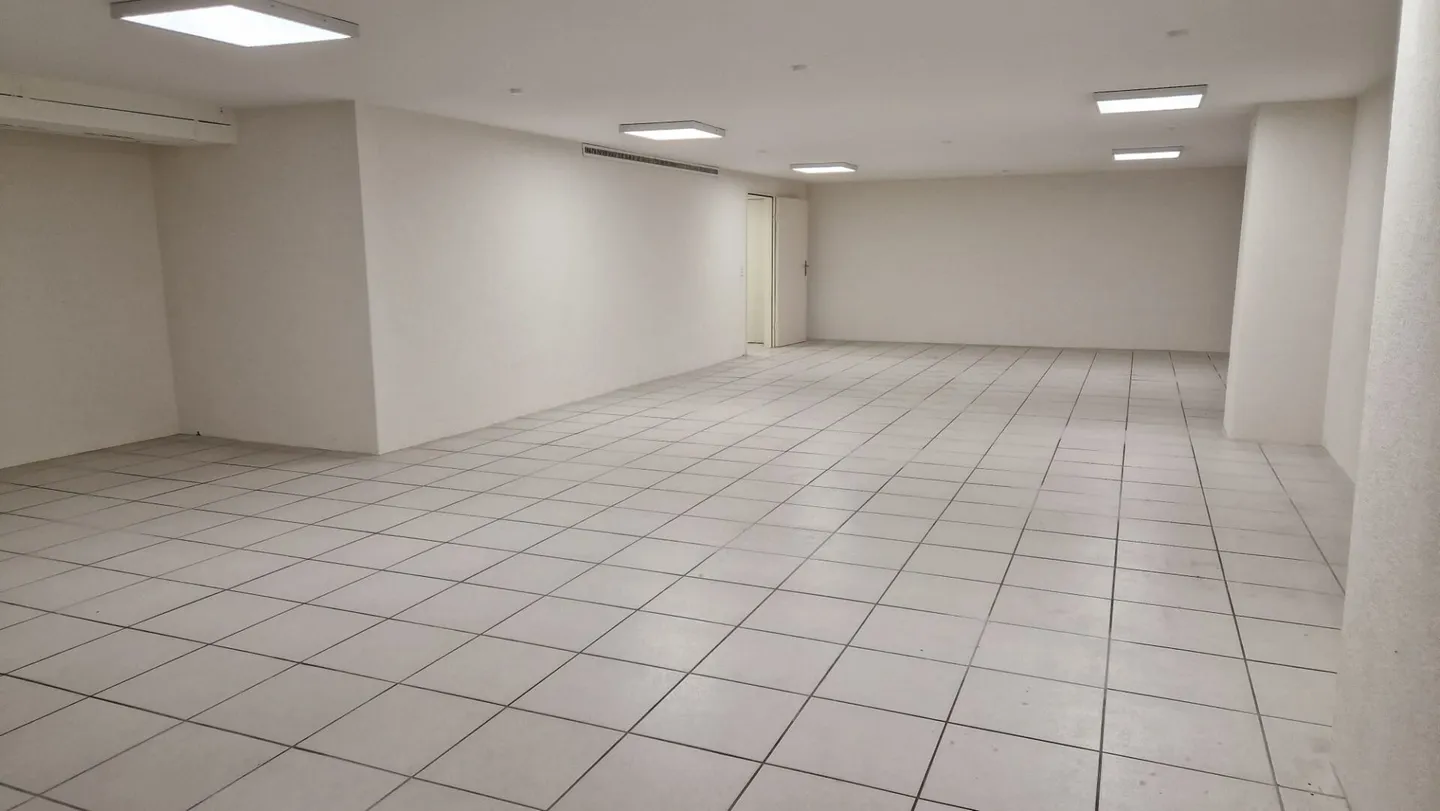 Spazio commerciale in posizione privilegiata! - Foto 3 di 5