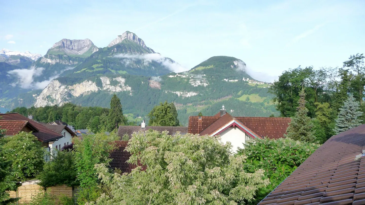 Casa bifamiliare di 5½ stanze con vista mozzafiato sulle montagne a Morschach - Foto 12 di 24