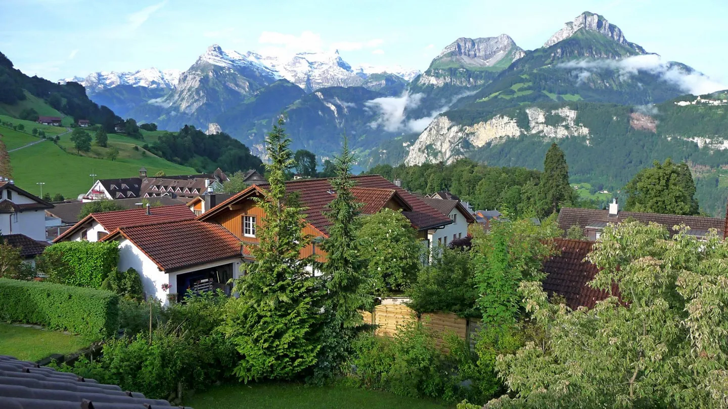 Casa bifamiliare di 5½ stanze con vista mozzafiato sulle montagne a Morschach - Foto 13 di 24