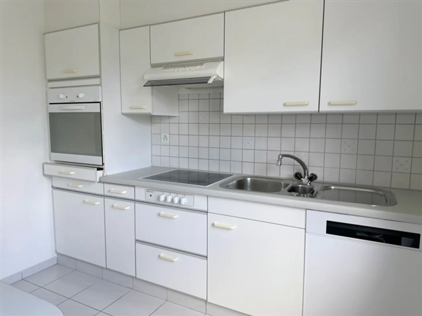«Schöne 3 Zimmerwohnung mit grossem Wintergarten» - Foto 3 von 11