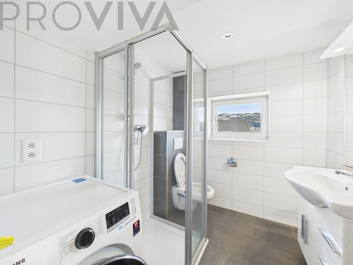 Appartamento luminoso di 3.5 stanze con balcone e terrazza - Foto 3 di 6