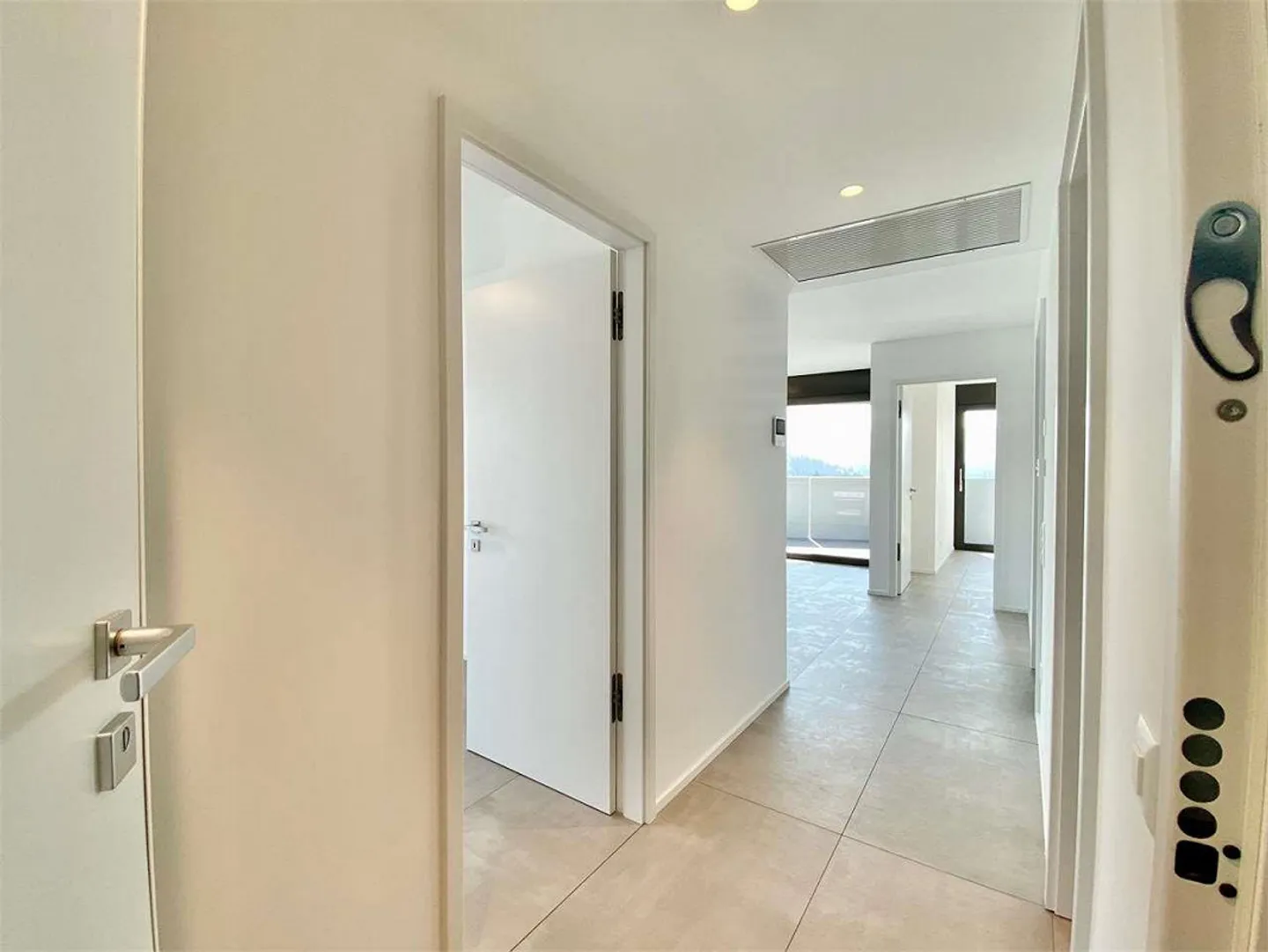 Elegant apartment with terrace in Breganzona new construction - Photo 2 of 13