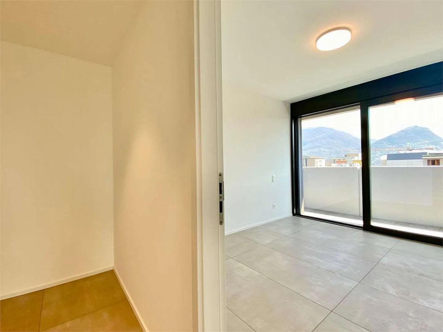 Elegant apartment with terrace in Breganzona new construction - Photo 3 of 13