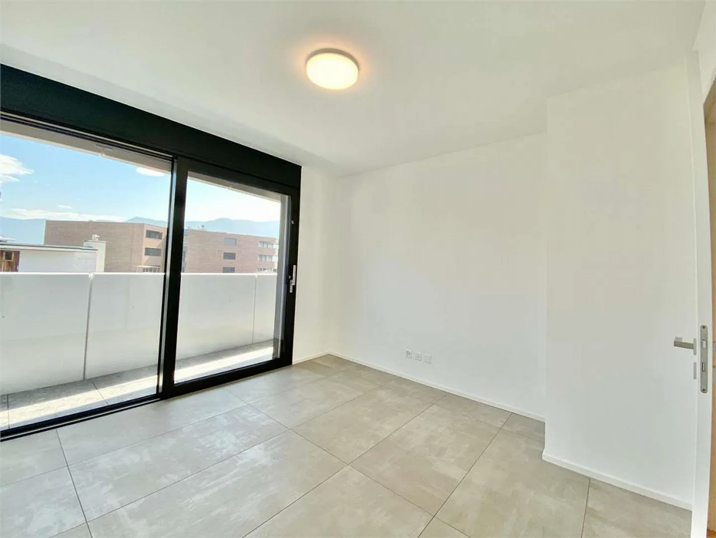 Elegant apartment with terrace in Breganzona new construction - Photo 5 of 13