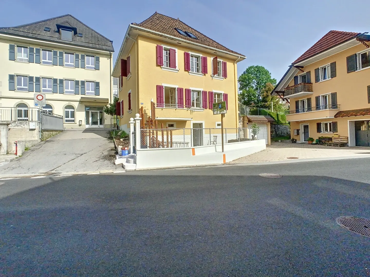 Charming Detached House - Photo 1 of 14