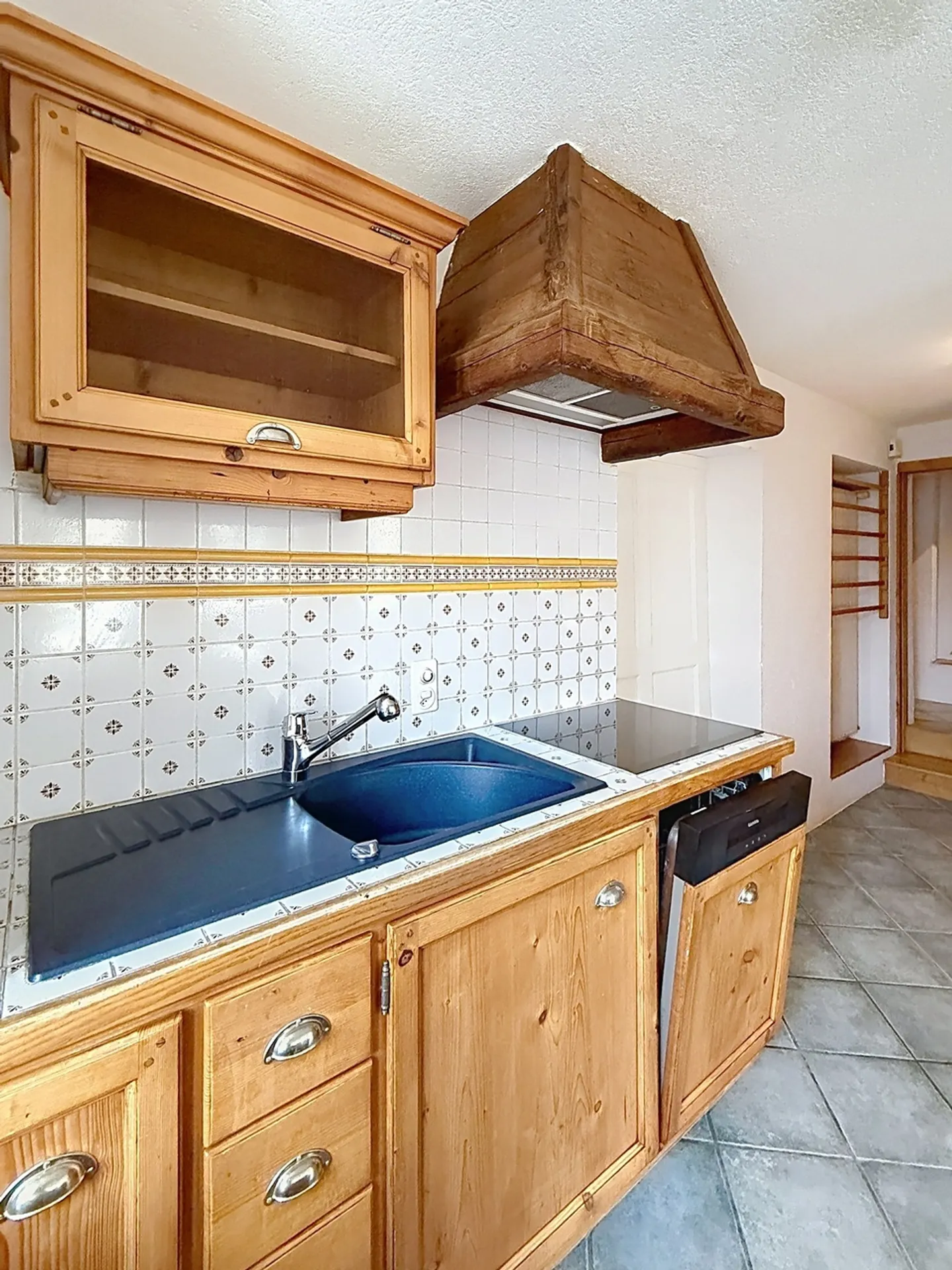 Charming Detached House - Photo 4 of 14