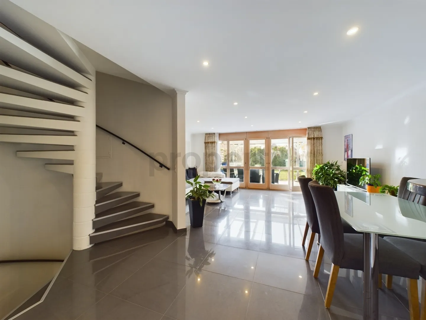 Inviting terraced house in Winterthur/Dättnau with 5.5 rooms - Photo 2 of 12