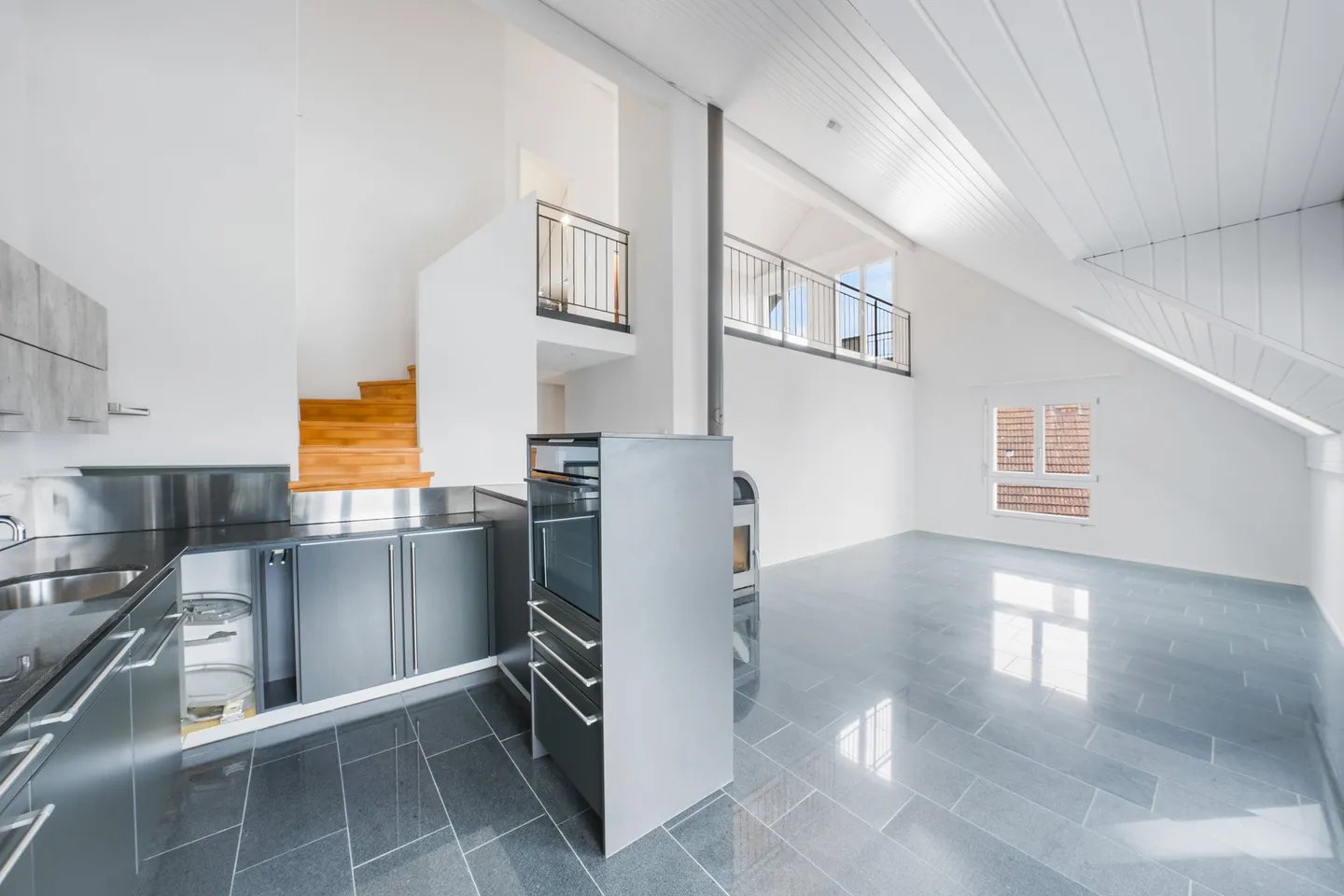 Geräumige Maisonette mit Balkonen - Foto 6 von 13
