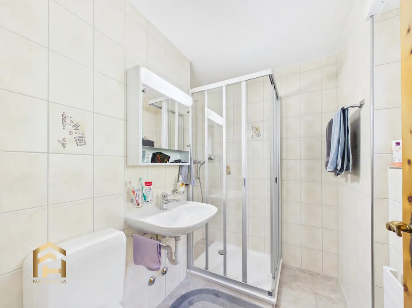 Appartement attrayant de 2,5 pièces avec 2 balcons et une vue magnifique - Photo 8 sur 13