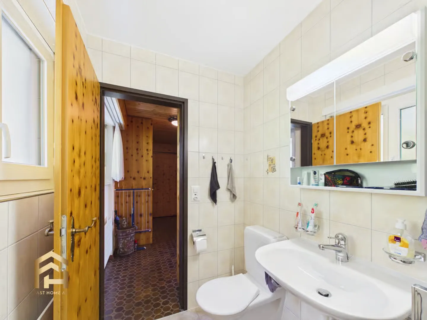 Appartement attrayant de 2,5 pièces avec 2 balcons et une vue magnifique - Photo 9 sur 13