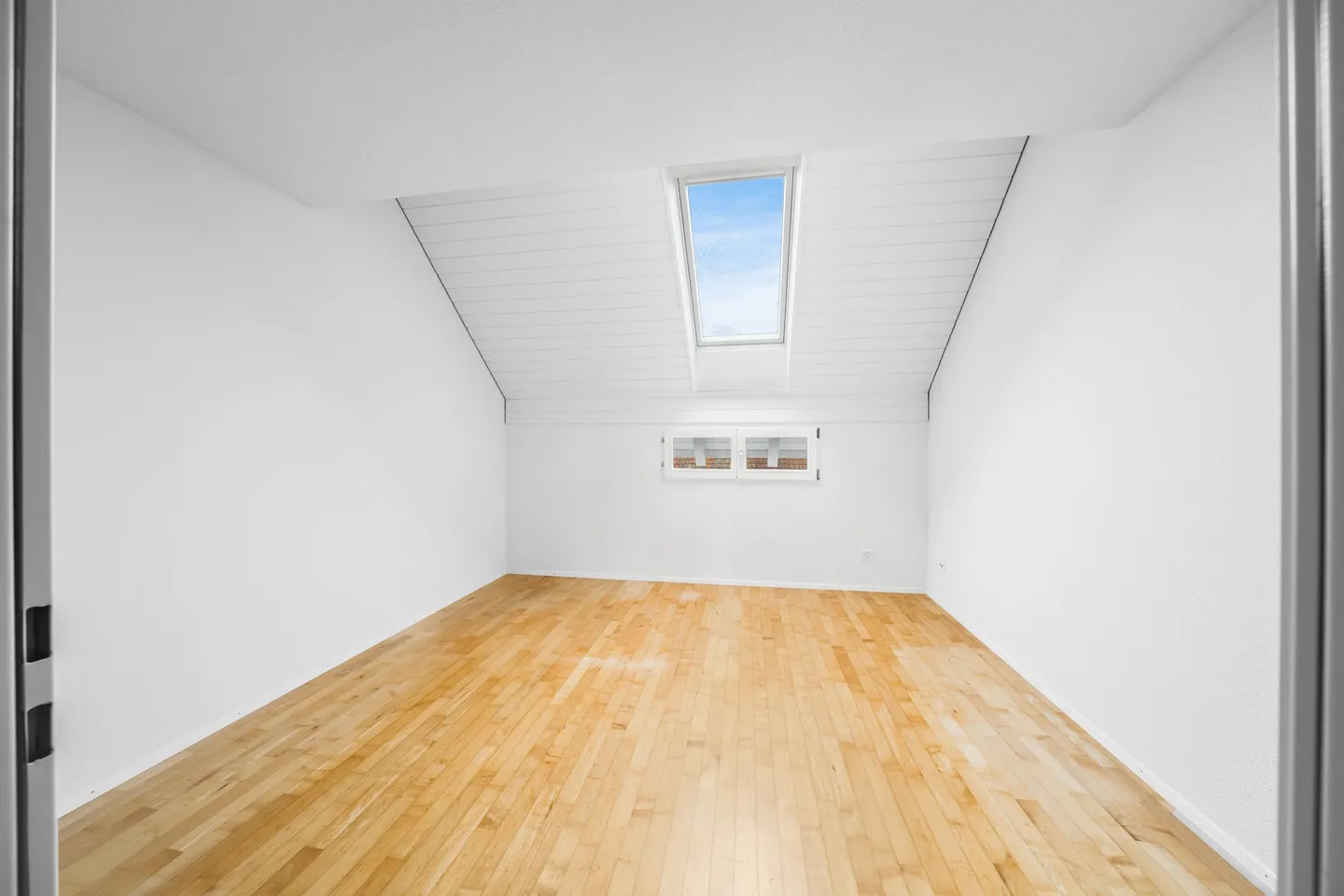 Geräumige Maisonette mit Balkonen - Foto 2 von 13