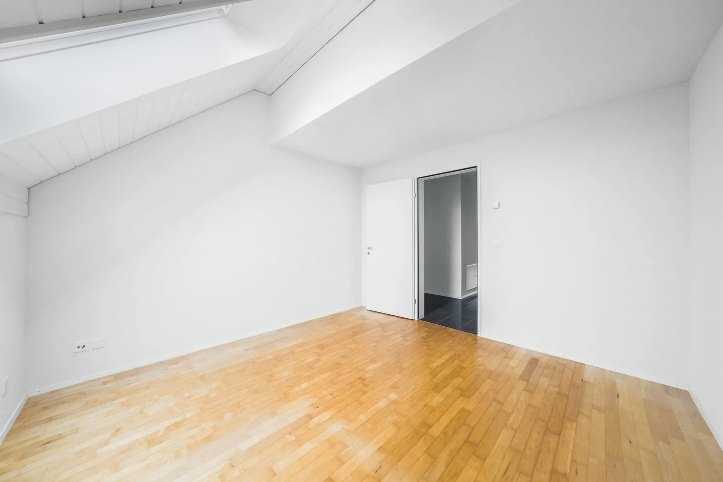 Geräumige Maisonette mit Balkonen - Foto 7 von 13
