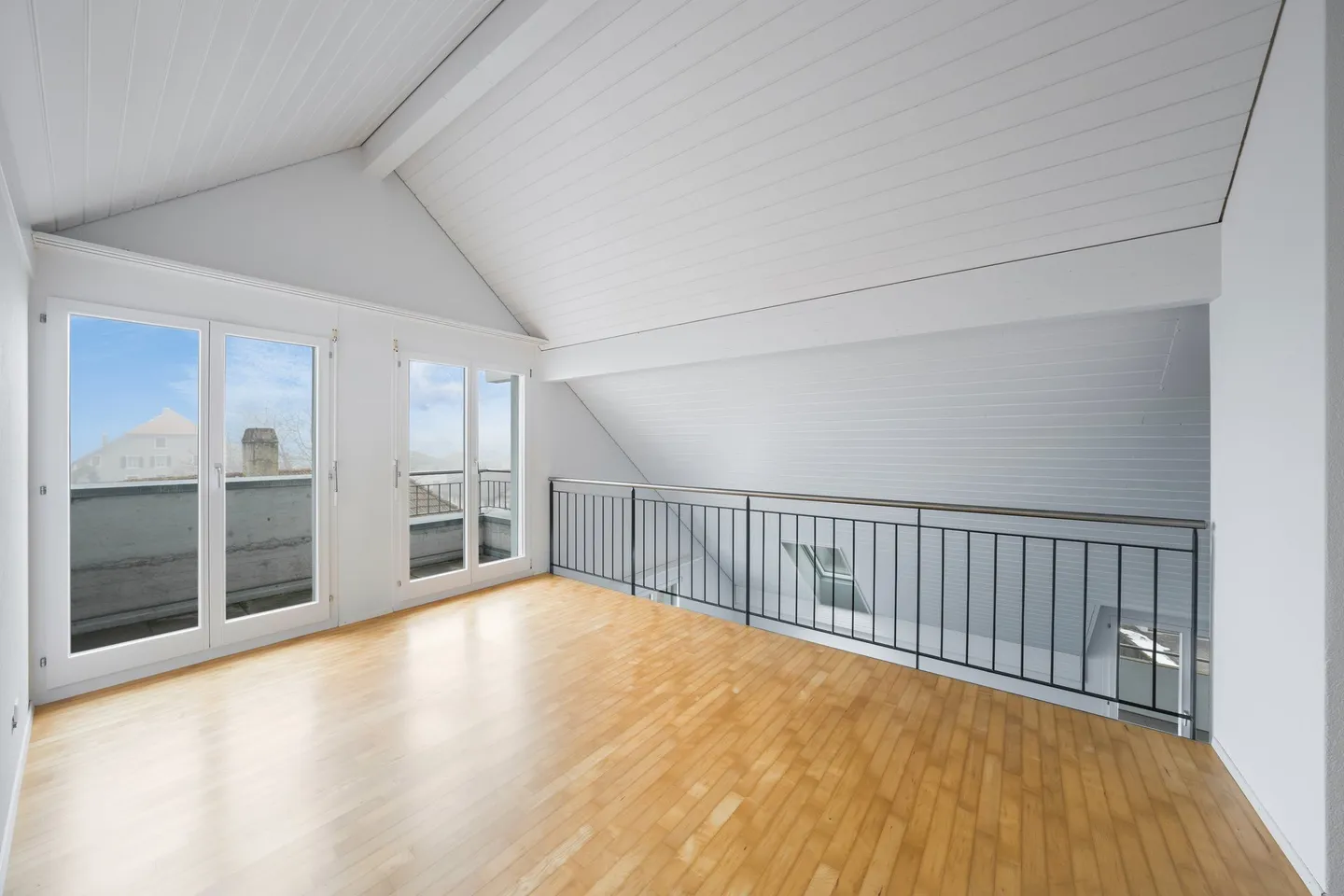 Geräumige Maisonette mit Balkonen - Foto 9 von 13