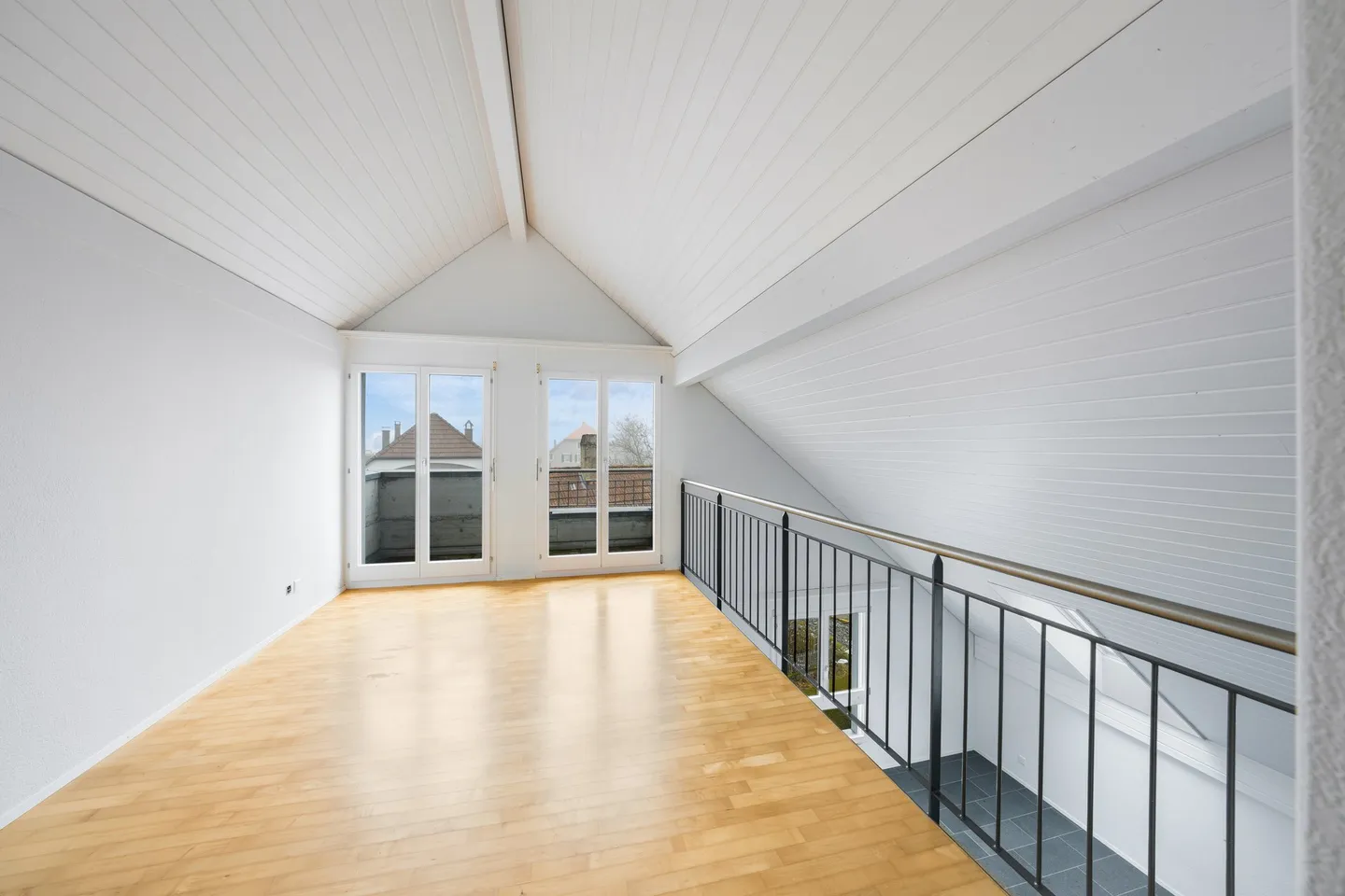 Geräumige Maisonette mit Balkonen - Foto 3 von 13